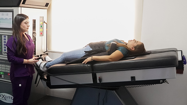 Máquina descompresora lumbar automatizada